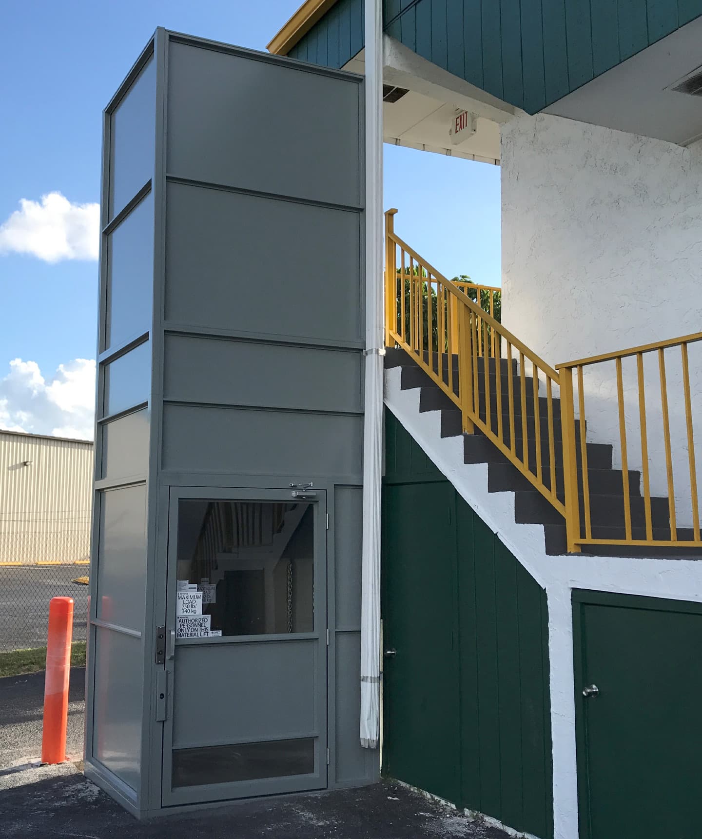 Savaria M-1504 Material Lift 2