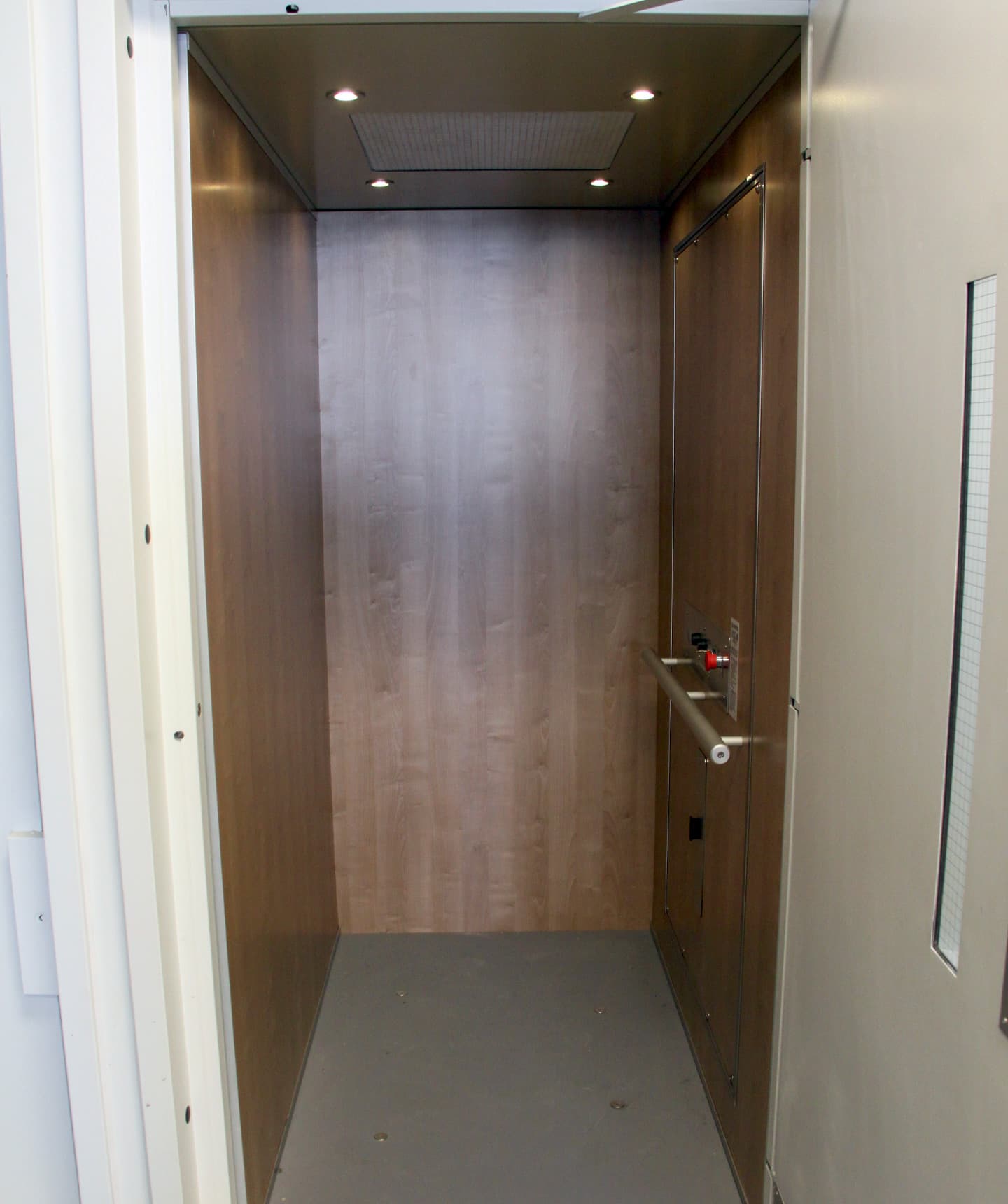 Savaria V-1504 Unenclosed Vertical Platform Lift 6