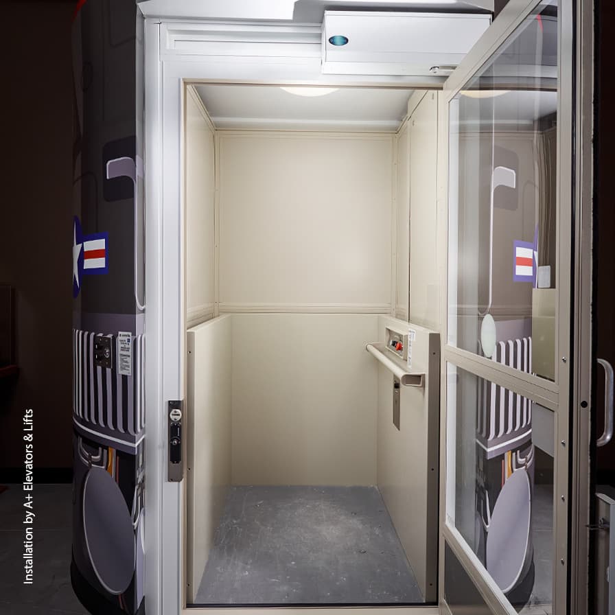 Savaria V-1504 Enclosed VPL Rocket Ship