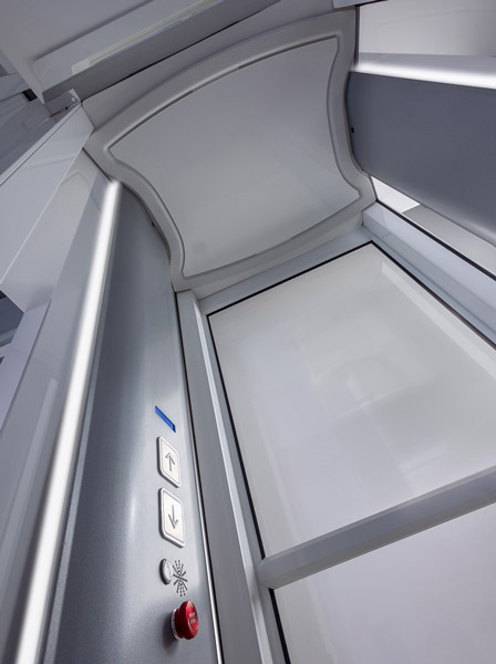 Artistic interior shot of Luma through-floor lift | Vue intérieure artistique de plate-forme élévatrice à travers le plancher Savaria Luma